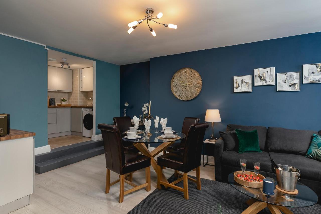 Apartment Lovely 2br Ap Just Moments Away From