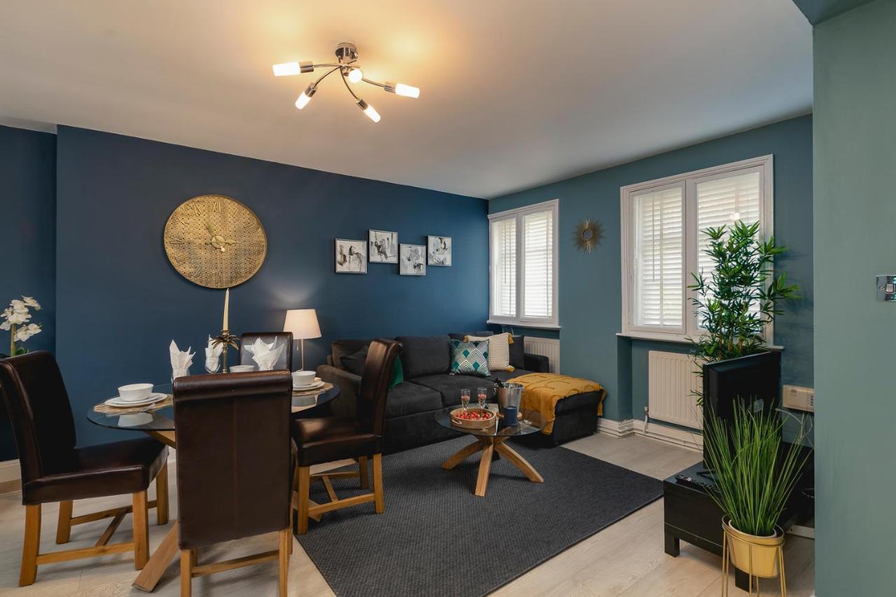Lovely 2br Ap Just Moments Away From * Brighton